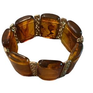 Beautiful Vintage Amber Colored Lucite Gold Metal Stretch Bracelet